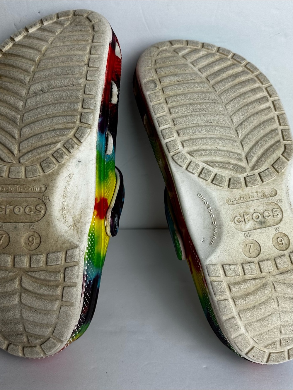 Crocs Tie Dye Clogs Women's Size 9 or Men's Size 7 Shoes Multicolor Waterproof - Picture 6 of 9